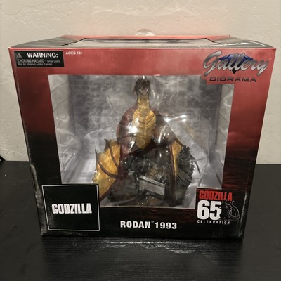 Godzilla: Rodan 1993 Statue, Diamond Select Toys Gallery Diorama, 2022-image