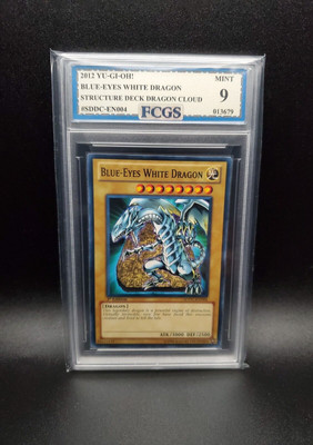 Blue-Eyes White Dragon SDDC-EN004 Yu-Gi-Oh! Structure Deck - Graded 9 [MINT]-image