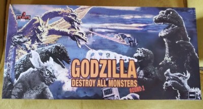 Mezco Godzilla Destroy All Monsters (1968) 5 Points Round 1 Deluxe Set Box-image