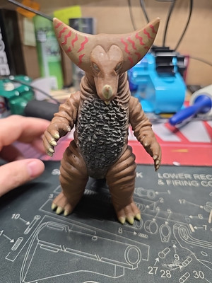 Gomora Kaiju Ultraman Figure Ultra Monster Series 2000 Bandai Toy-image