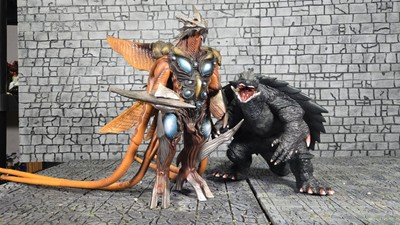 X-Plus/Rocket PRO Old Release Gamera 1999 And Iris Statue Vinyl Figure Repaired-image