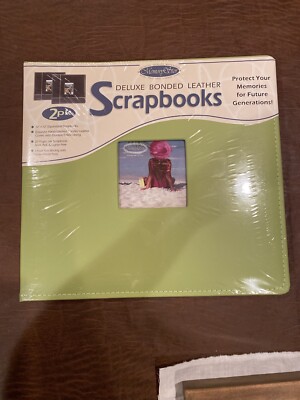 SET OF 2 DELUXE BONDED LEATHER SCRAPEBOOKS BY MEMORY STOR Green-image