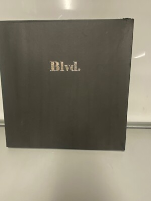 Blvd. 5U46P/C1 Black Leather Gator Type Photo Album-image