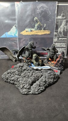 Godzilla Mini-diorama, Collectible, Bandai, mfg 2006, Excellent condition, Rare!-image