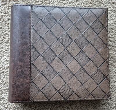 Hardcover photo album, with 50 pages of 2 photos each side, 200 photos in total.-image