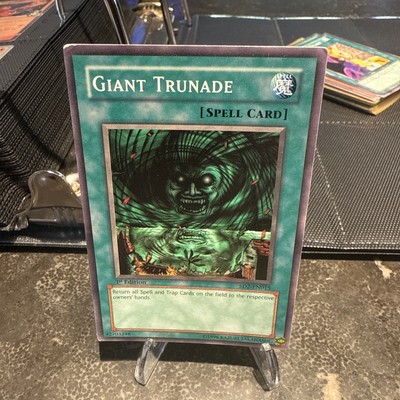Giant Trunade SD2-EN015 Structure Deck: Zombie Madness-1st Edition 1st Edition-image