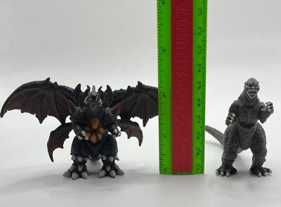 Godzilla and Destroyah Pack Of Destruction Mini Figures 2.25” Toho Bandai 2002-image