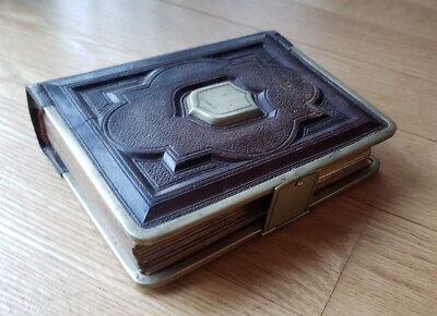 Antique Leather Bound Victorian Metal Clasp Photo Album-image