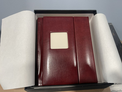 wedding photo album With Gold Edges -image