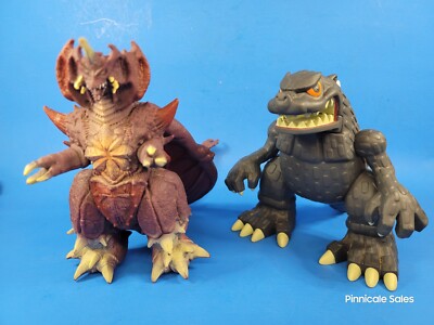 Godzilla Bandai Movie Series Destoroyah 1998 & Super Deformed 2011 Action Figure-image