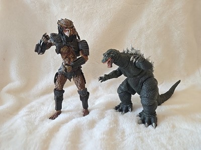 Godzilla 2016 NECA and TM & Toho Co Complete Figure & Movie Maniacs Predator 2-image